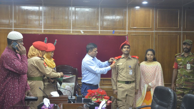বেগম রোকেয়া বিশ্ববিদ্যালয়ে বিএনসিসি ক্যাডেটদের পদোন্নতির র‍্যাংক ব্যাজ প্রদান