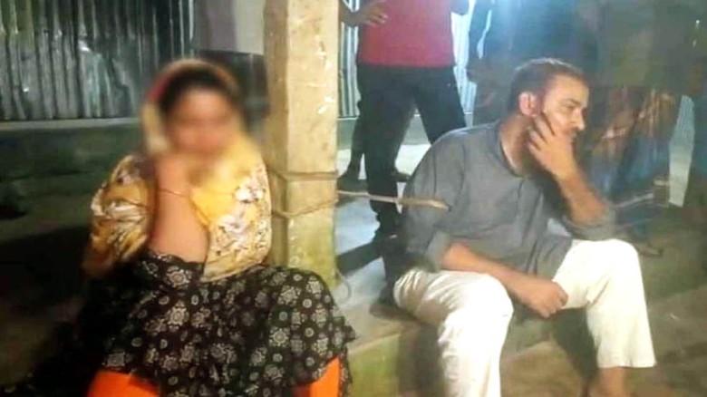 পঞ্চগড়ে নারীর ঘর থেকে ব্যক্তি আটক: গণধোলাইয়ের পর পুলিশে সোপর্দ