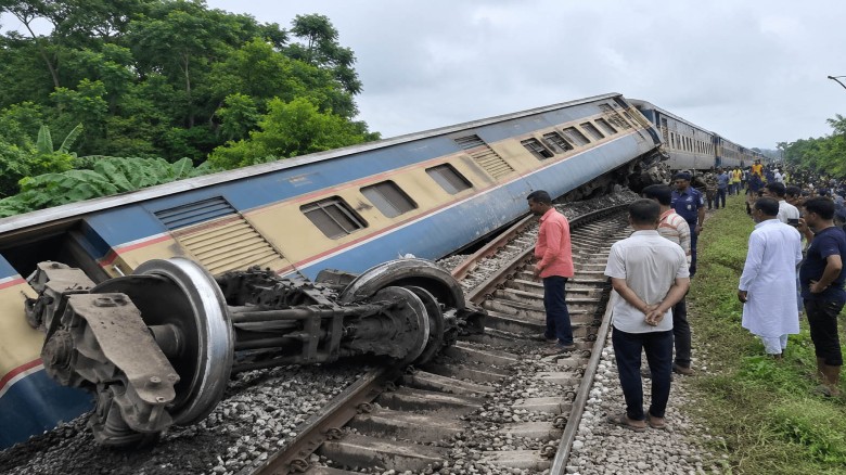 ঢাকার সঙ্গে উত্তরবঙ্গের রেল যোগাযোগ বিচ্ছিন্ন, ৫ সদস্যের তদন্ত কমিটি