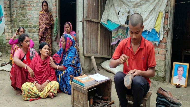 তারাগঞ্জে জামাতা-শ্বশুরকে পিটিয়ে হত্যা: এক বছরেও হয়নি চার্জশিট, ক্ষুব্ধ পরিবার