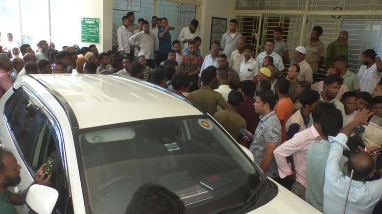 আলুর হিমাগার ভাড়া কমানোর দাবিতে রংপুরে কৃষক-ব্যবসায়ীদের বিক্ষোভ