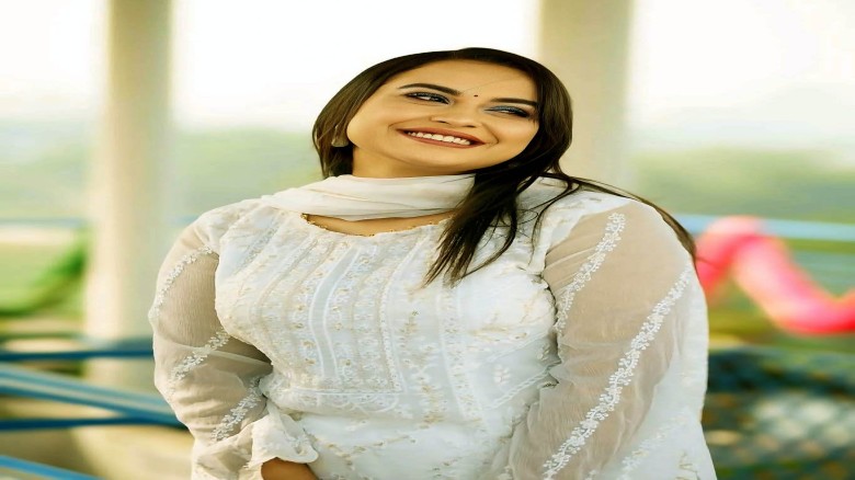 ভিডিও কলে প্রেমিককে রেখে অভিনেত্রী রিধিকা রিধির আত্মহত্যা
