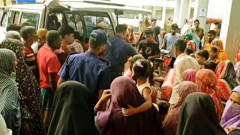 গোবিন্দগঞ্জে চলন্ত মোটরসাইকেলে হাত ছেড়ে ভিডিও বানাতে গিয়ে কনটেন্ট ক্রিয়েটরের মৃত্যু