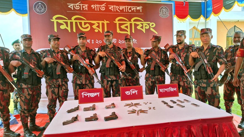 সাতছড়ি বনে বিজিবির অভিযান: মাটির নিচ থেকে ৬ পিস্তল, ৭ ম্যাগাজিন ও ২২ গুলি উদ্ধার