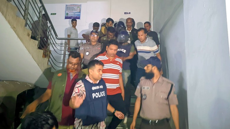 রংপুরে ৪ হত্যা: দুই আসামির স্বীকারোক্তি শেষে কারাগারে প্রেরণ, শার্ট ও সুনির্দিষ্ট তদন্ত নিয়ে সংশয়