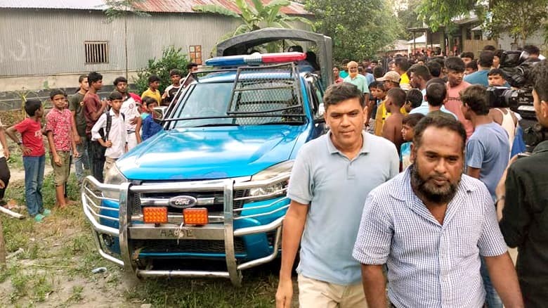 গঙ্গাচড়ায় শিক্ষার্থীকে যৌন হয়রানির অভিযোগে শিক্ষক বরখাস্ত, শিক্ষা কর্মকর্তাসহ অবরুদ্ধ